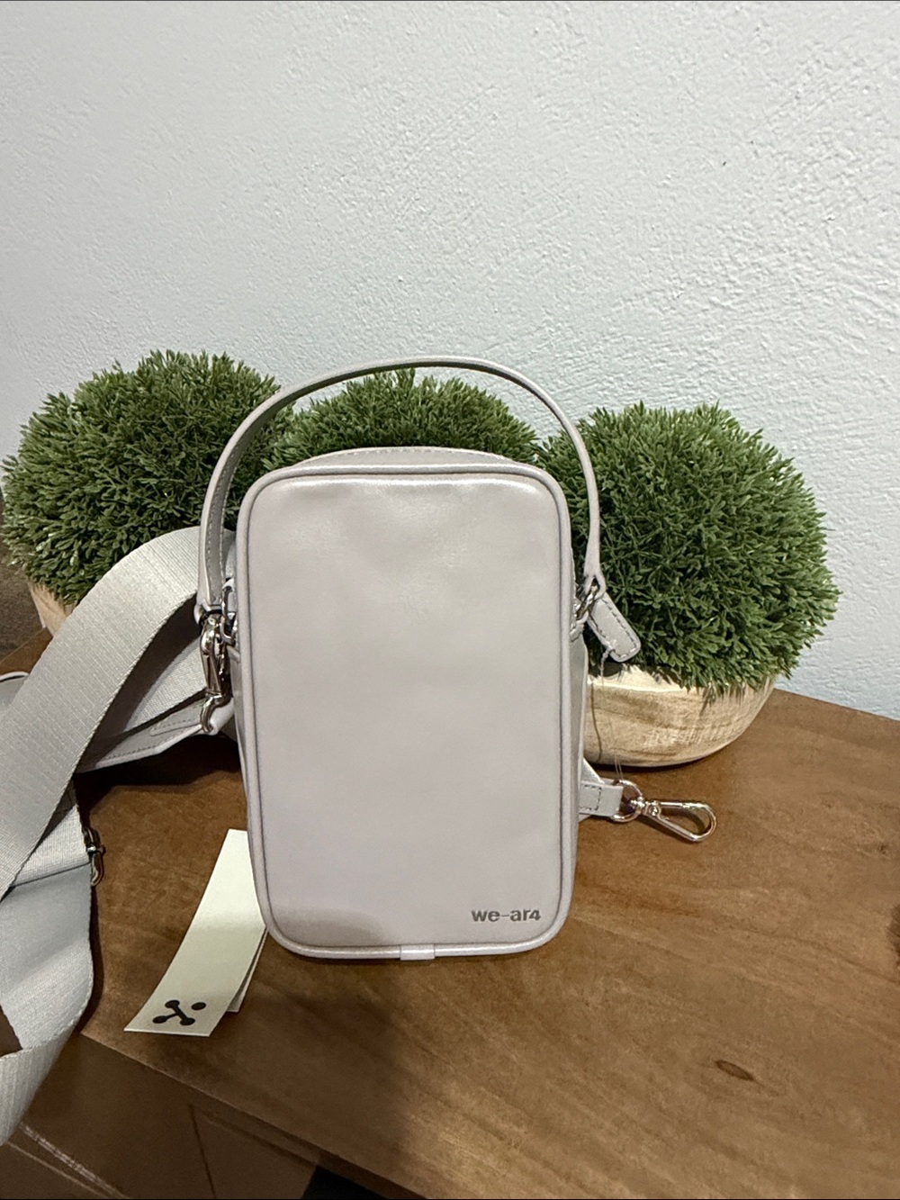 We-ar4 gray souvenir Crossbody Bag